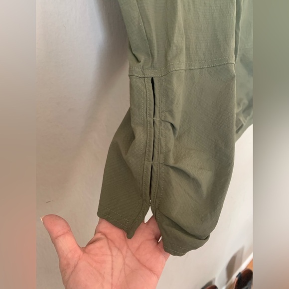 Prana Green Cargo Shorts for Outdoor Adventures - Picture 3 of 4